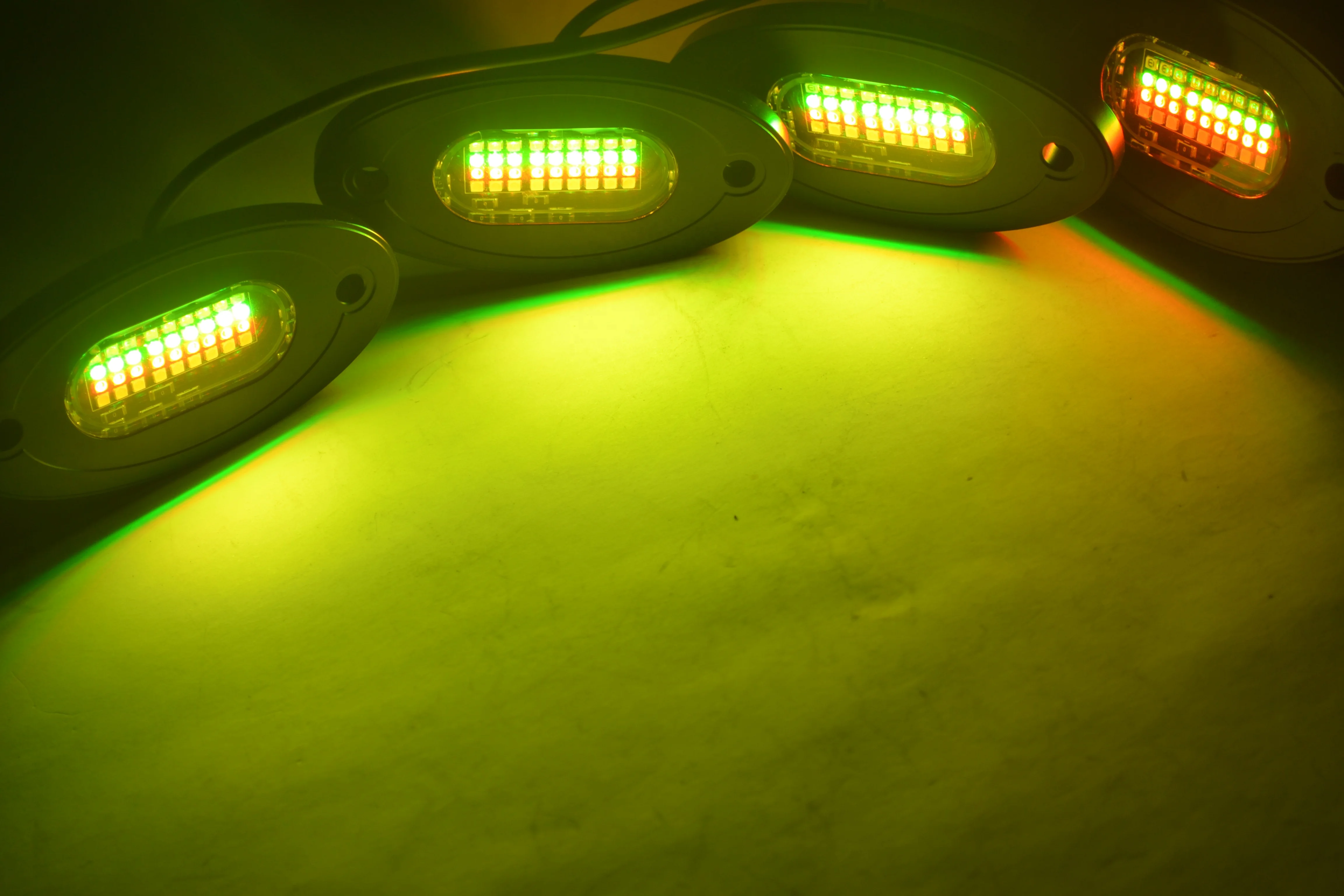 8 Светодиодных рок-светильников Pods RGBW - комплект многоцветного неонового освещения с контроллером Blue-tooth, музыкальный режим