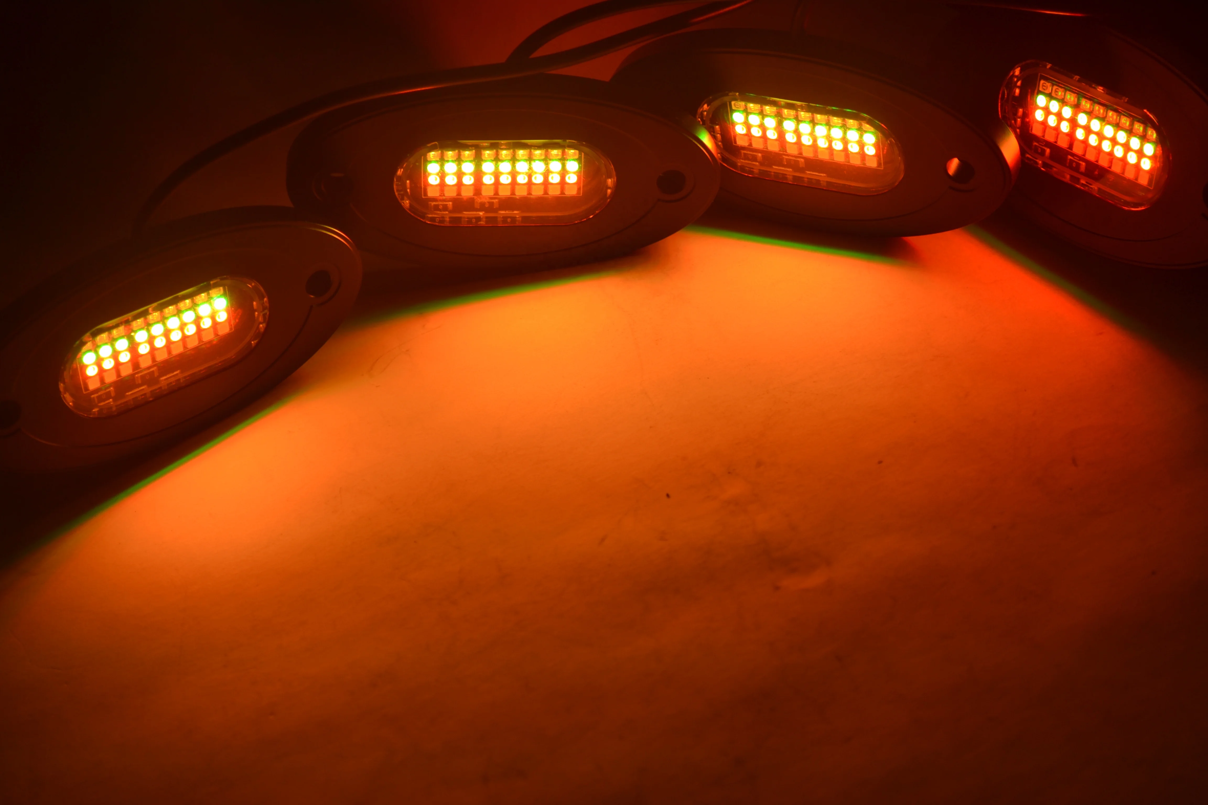 8 Светодиодных рок-светильников Pods RGBW - комплект многоцветного неонового освещения с контроллером Blue-tooth, музыкальный режим